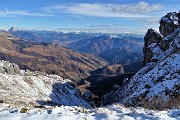 60 Dal Passo 'La Forca' vista sulla Valle del Riso e veerso la Valle Seriana ed oltre